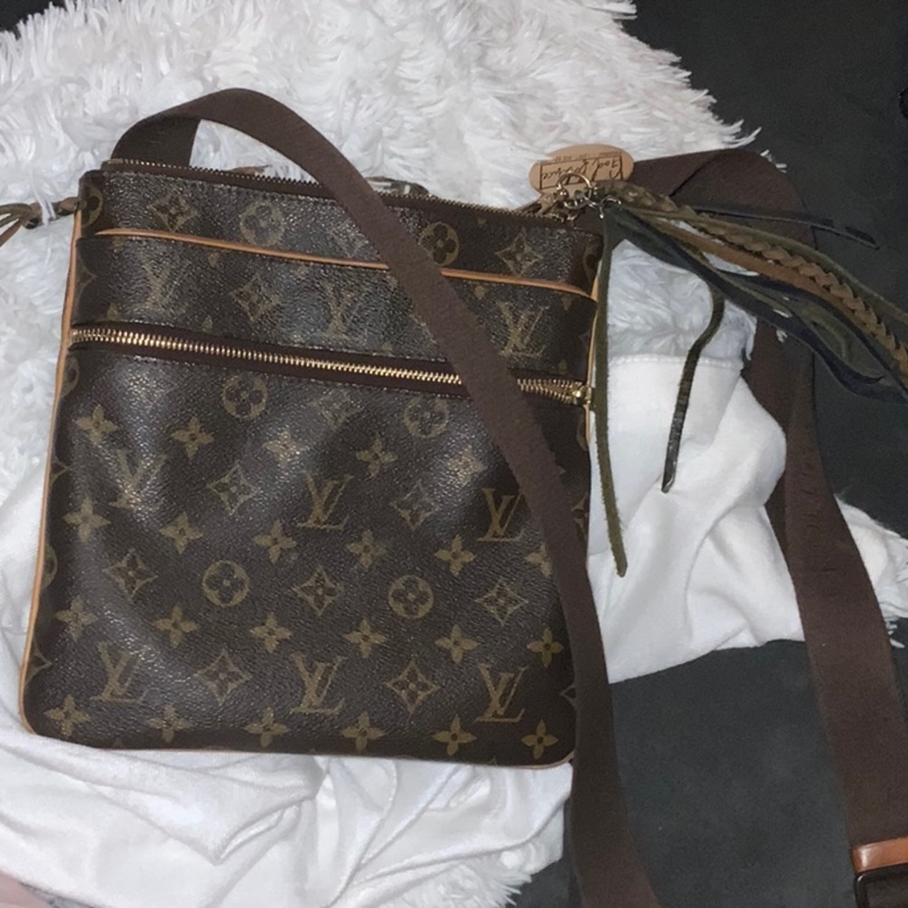 Louis Vuitton Pochette - DISCONTINUED - Picture 3 of 15